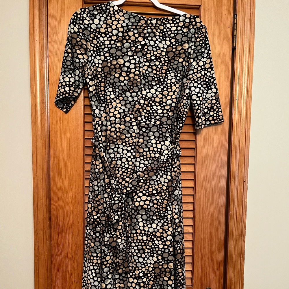 MIDI length swing style dress. Size 6. KASPER brand (from Belk).